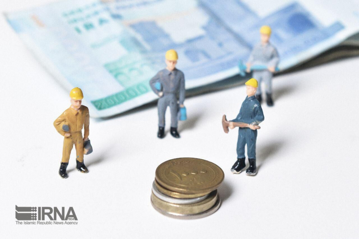 دولت سیزدهم در تلاش برای خاموش کردن موتورهای تورم زا است و کاهش تورم نقطه به نقطه از مرداد ماه و حفظ این روند تا آبان‌ماه حکایت از چشم انداز مثبت درباره کاهشی شدن تورم دارد.