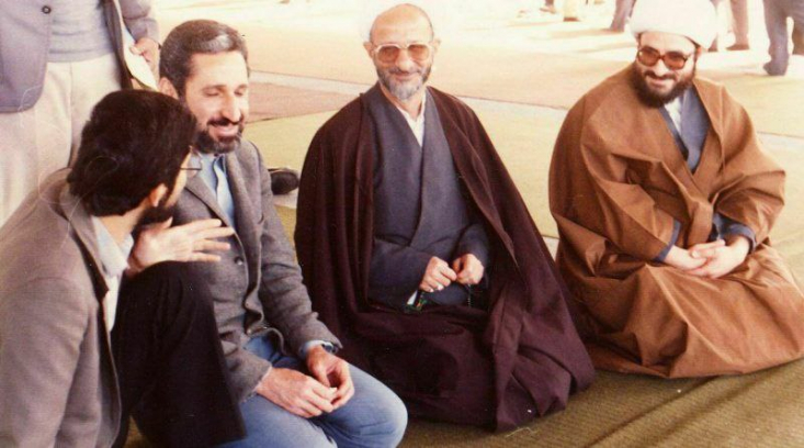 از جامعهی مدرسین تا موسسهی در راه حق/ اهمیت ایدهی جایگزین اسلامی در پسانهضت/ کادرسازی و تربیت نیرو؛ آنچه انقلاب اسلامی نیاز داشت و علامه مصباح بهآن پرداخت آنچهکه از همهی اینها مهمتر است به پسانهضت و سقوط شاه مربوط میشود؛ به اینکه پس از پیروزی انقلاب با چه طرح و قانونی باید جامعه را اداره کرده تا به نحو اکمل اسلام در آن پیاده شود.