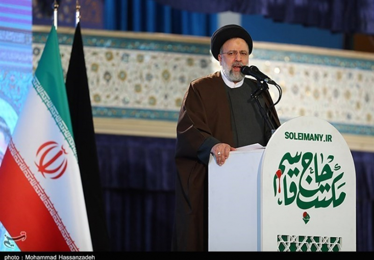 مکتب شهید سلیمانی در راستای مکتب امام راحل و رهبری است/ جمهوری اسلامی چرخه رویش انسانهای خودساخته است/ انتقام خون شهید سلیمانی قطعی است رئیس جمهور با تاکید بر اینکه «جمهوری اسلامی چرخه رویش انسانهای خودساخته در مسیر خداست و این چرخه توقف ندارد» گفت: جوانان ما در این چرخه پویا و زنده متحول شده و رویش پیدا کردهاند و شهید سلیمانی در این بستر که آن را حرم میخواند، رشد و رویش یافت.