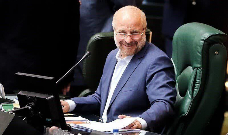 یکی از شعارهای اصلی مجلس یازدهم و مطالبه جریان انقلابی اجرای شفافیت آرای نمایندگان بود. بعد از روی کار آمدن مجلس یازدهم اما اتفاقات به گونه‌ای دیگر رغم خورد. طرح اصلی شفافیت آرای نمایندگان پس از کش و قوس‌های فراوان به حاشیه رانده شد.