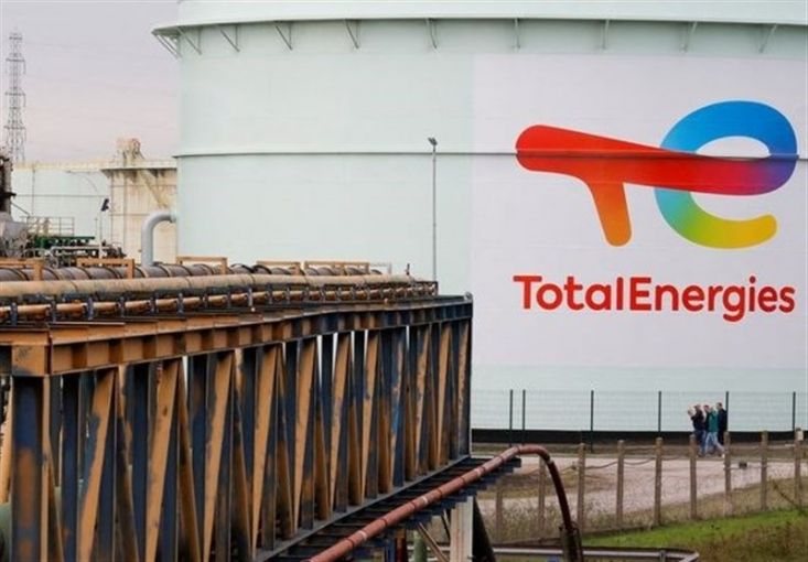 اعتصاب در فرانسه عمده‌فروشی بنزین و گازوئیل از سه پالایشگاه تحت مدیریت شرکت توتال انرژی را در روز پنج‌شنبه مختل کرد.
