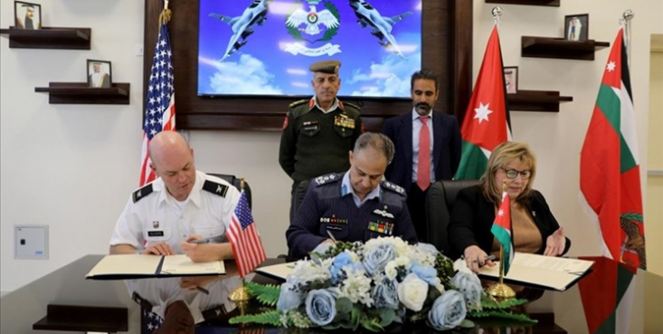 توافق خرید ۱۲ فروند جنگنده اف-۱۶ بین مقامات اردنی و آمریکایی به امضا رسید.
