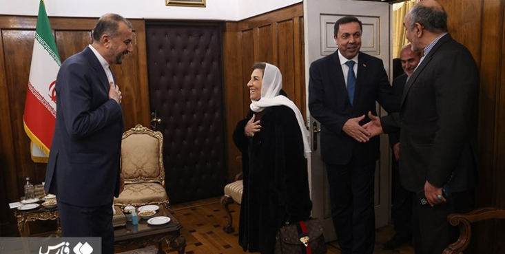تأکید مشاور ارشد اسد بر روابط ممتاز سوریه و ایران مشاور ارشد بشار اسد در دیدار با وزیر امور خارجه، روابط ایران و سوریه را ممتاز خواند و توجه به حوزههای مختلف روابط به ویژه در ابعاد فرهنگی و همکاریها در حوزه بانوان دو کشور را با اهمیت برشمرد.
