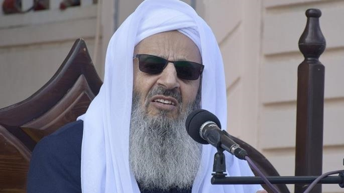 خطبههایی، نه برای نمازگزاران چند هفته است که عصرهای جمعه تیتر اکثر رسانههای ضدانقلاب به سخنان مولوی عبدالحمید، امام جمعه هفتادوپنج ساله اهل سنت زاهدان اختصاص مییابد.
