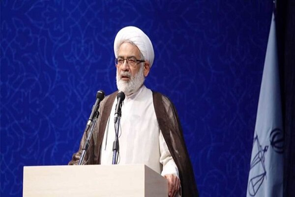 دادستان کل کشور گفت: در عفو رهبری انقلاب این است که این افرادی که کشته سازی کرده و خسارت به بار آوردند، مورد عفو قرار نخواهند گرفت و باید در پیشگاه قانون و مردم جوابگو باشند.

