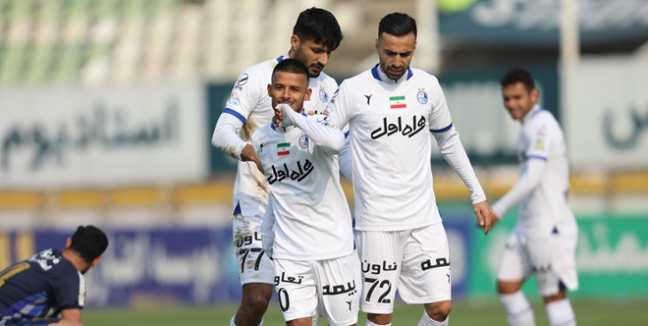 استقلال با برد مقابل پیکان به پرسپولیس رسید و قرمزپوشان مقابل هوادار شکست خوردند تا دیگر مدعیان امیدوارتر شوند.