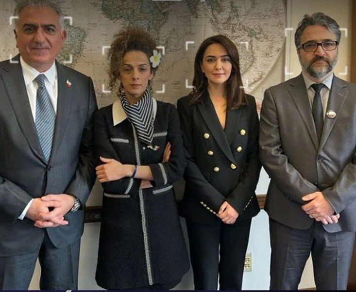 نمایش «احمق و احمقتر» در جورج تاون آمریکا/ برنامهریزی برای دنیای موازی یا آینده دموکراسی در ایران؟/ تلاش «سیآیای» برای اتحاد براندازان رضاپهلوی، مسیح علینژاد، نازنین بنیادی، حامد اسماعیلیون در گردهمایی در دانشگاه جورجتاون آمریکا درباره آنچه که خود «انقلاب» میدانند، به گفتوگو پرداختند.