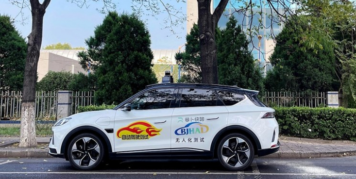 تاکسی‌های بدون راننده اکنون در حومه پکن برای اجاره در دسترس هستند و فصل جدیدی را در حمل‌ونقل هوشمند رقم می‌زنند.