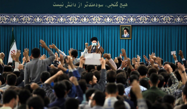 حضرت آیت&zwnj;الله خامنه&zwnj;ای با بیان اینکه جلسه اقتصادی سران قوا امر دائمی نیست بلکه موقت و برای مقاصد خاص است، فرمودند: این جلسه آنطور که باید به هدف خود نرسیده است.

