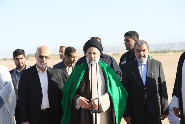 دولت بهدنبال جبران عقبماندگیهای استان خوزستان است رئیسجمهور از طریق فرودگاه شهید وحدت دزفول وارد خوزستان شد.