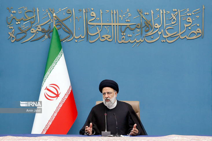 رئیس جمهور با گرامیداشت روز معلم، بر پیگیری اجرای رهنمودهای مقام معظم رهبری در خصوص ثبات در مدیریت، به&zwnj;&zwnj;روزرسانی و اجرای سند تحول آموزش و پرورش، تألیف مبتکرانه و هنرمندانه کتب درسی و جذب معلمان متعهد و کارآمد تاکید کرد.
