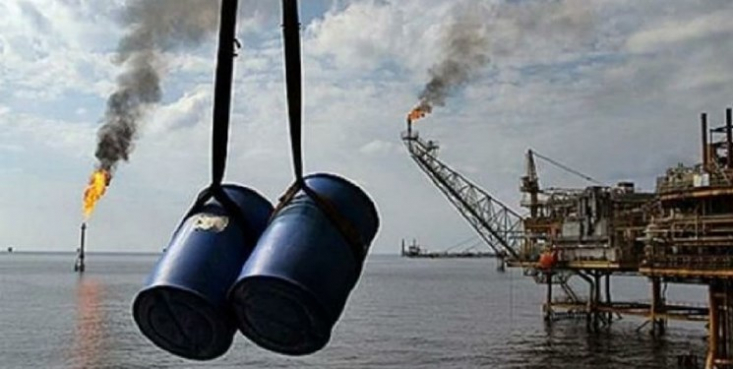 هند واردات نفت خود از خاورمیانه و آفریقا را به کمترین میزان در 22 سال گذشته رسانده و در عوض خرید نفت از روسیه را بالا برده است.

