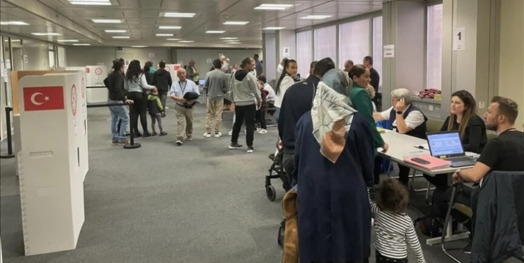 شرکت اتباع ترکیهای مقیم تهران، تبریز و مشهد در انتخابات منابع رسانهای از رأی دادن شهروندان ترکیهای مقیم خارج از کشور از جمله در ایران در دور دوم انتخابات ریاست جمهوری ترکیه خبر دادند.
