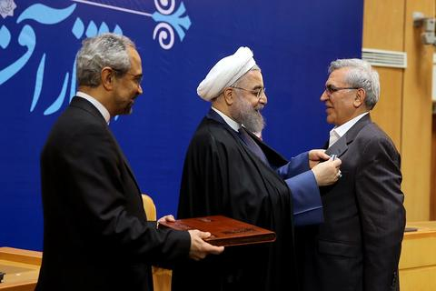 رحیم‌پور ازغدی اخیراً در یک سخنرانی پیرامون علیرضا اکبری، جاسوس انگلیس که به‌تازگی اعدام شده است، سخنانی گفت که حساسیت اصلاح‌طلبان و حسن روحانی را برانگیخت.
