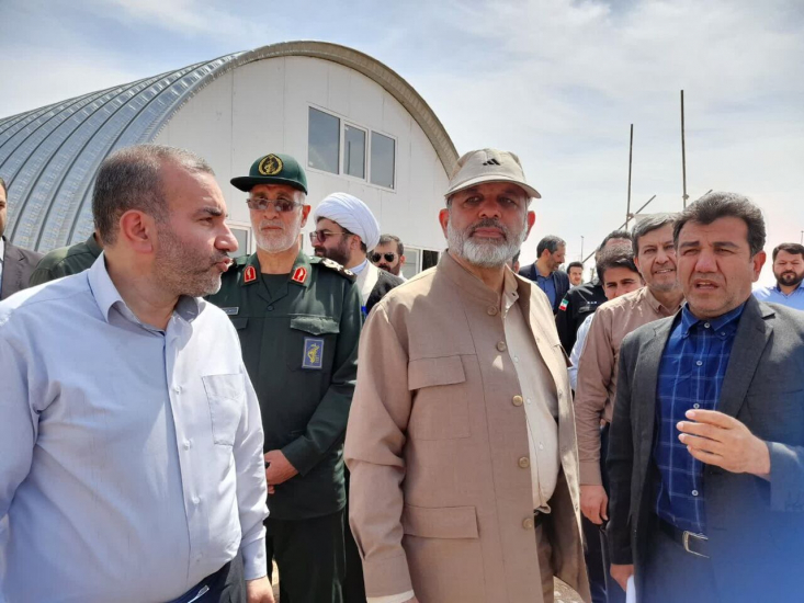 پیگیر ۲۴ ساعته شدن تردد زوار اربعین از مرز خسروی هستیم وزیر کشور با بیان اینکه زیرساختهای خوبی در مرز رسمی خسروی وجود دارد و یکی از مرزهای خوب برای تردد زوار اربعین به کربلای معلی محسوب میشود، گفت: در حال رایزنی و مذاکره با طرف عراقی برای ۲۴ ساعته کردن تردد زوار از مرز خسروی هستیم و امیدواریم به نتیجه برسیم.