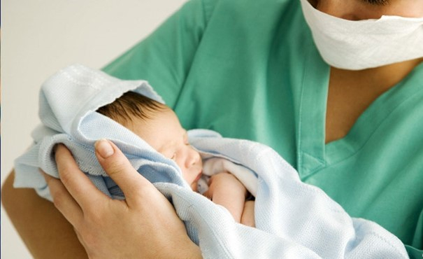 از رشته‌های پرطرفدار علوم پزشکی می‌توان به رشته مامایی اشاره کرد که هر ساله داوطلبان بسیاری را به خود جذب می‌کند. داوطلبان برای تحصیل در این رشته می‌توانند با شرکت در کنکور سراسری در گروه علوم تجربی شانس خود را برای قبولی در مامایی امتحان کنند. 