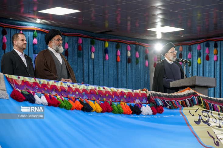 رییس جمهور با تاکید بر خدمت شبانه روزی به مردم به عنوان یک وظیفه، تاکید کرد: مدیرانی که توانایی انجام کار جهادی را ندارند باید از چرخه خدمت رسانی به مردم خارج شوند چراکه مسئول نظام مردم سالار دینی باید شبانه روز کار و تلاش کند.