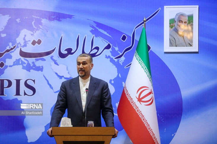 وزیر امور خارجه با بیان اینکه درباره تمامیت ارضی ایران هیچ تعارفی نداریم، گفت: توضیحات مقامات روسیه را کافی ندانسته و تکرار این رویه را بر نمی‌تابیم.