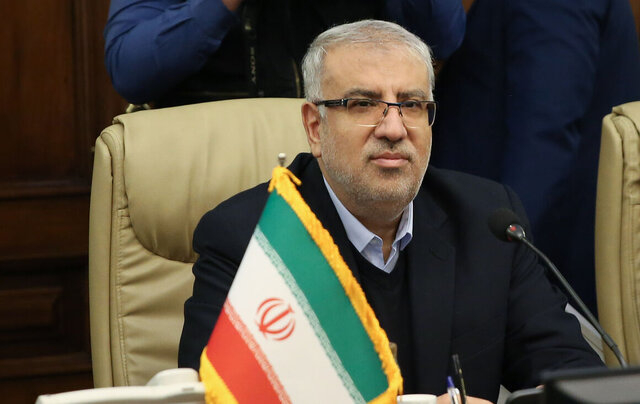 اوجی، وزیر نفت از آماده‌باش ۱۰۰ درصدی برای تأمین و توزیع پایدار سوخت خبر داد و گفت: کل چهار هزار و ۴۰۰ جایگاه عرضه بنزین کشور فعال است و روال سوختگیری در سراسر ایران عادی است.

