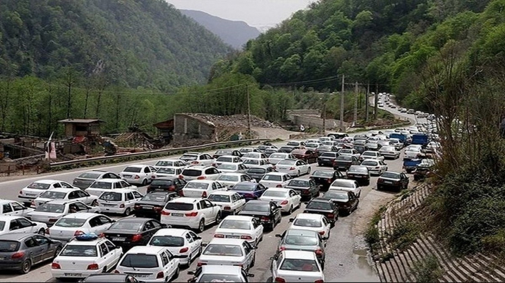 فرمانده پلیس راه کندوان گفت: به علت حجم‌ سنگین ترافیک خودروها، این جاده پرتردد کشور دقایق پیش از بالای منطقه طویر مرزن آباد چالوس به سمت کرج یکطرفه شد.

