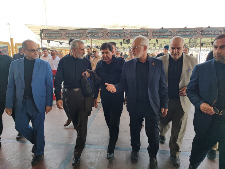 محمد مخبر دزفولی معاون اول رییس جمهور، برای بررسی روند تردد زائرین اربعین حسینی، شنبه وارد پایانه مرزی شلمچه در غرب خرمشهر شد.

