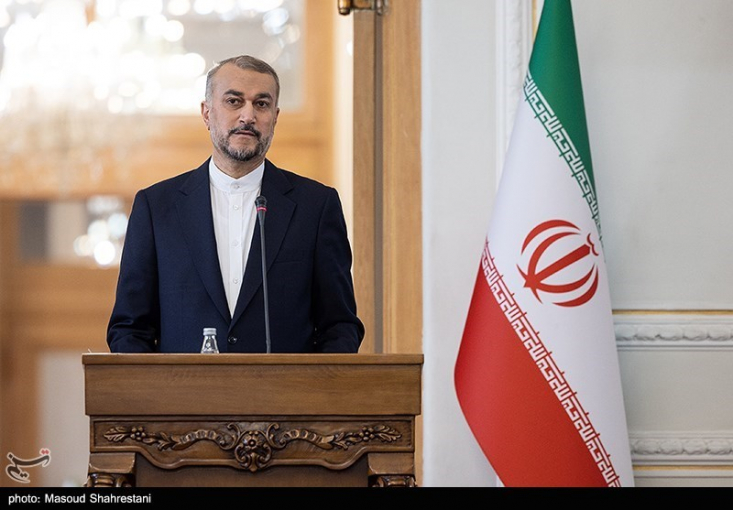 وزیر امور خارجه در نشست کارگروه کنسولی در خصوص ایرانیان دوتابعیتی گفت: ما این دسته از ایرانیان را هرگز تهدید نمی‌دانیم بلکه حضور این ایرانیان را یک فرصت برای ایران و فرصت برای همه جهان می‌دانیم.