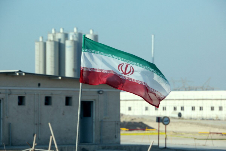 فشار آمریکا به تروئیکای اروپایی برای اقدام علیه برنامه موشکی ایران سناتورهای آمریکایی در اقدامی تحریکآمیز در حال فشار به تروئیکای اروپایی (فرانسه، انگلیس و آلمان) هستند تا انقضای تحریمهای سازمان ملل متحد علیه برنامه موشکی و پهپادی ایران را در نظر نگیرند.