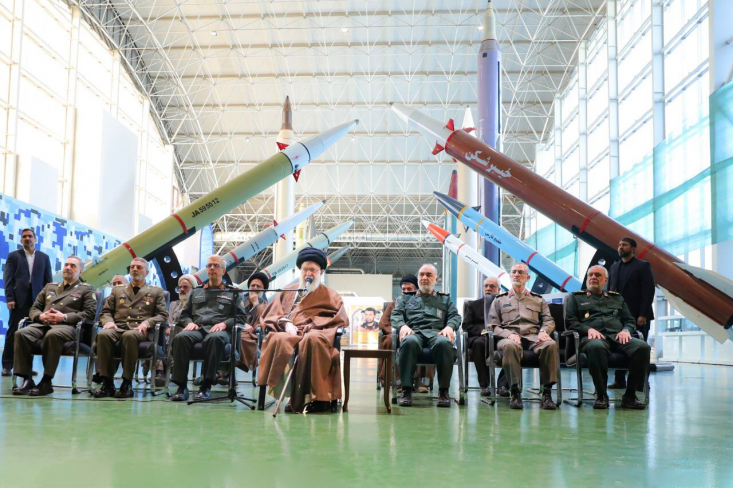 رهبر انقلاب: دولتهای اسلامی حداقل برای یک مدت محدود، رابطه خود با صهیونیستها را قطع کنند/ باید شریان حیاتی رژیم صهیونیستی قطع شود فرمانده کل قوا گفتند: دولتهای اسلامی حداقل برای یک مدت محدود رابطه سیاسی خود را با رژیم صهیونیستی قطع کنند. ملتها باید با ادامه تجمعات و تظاهرات خود، نگذارند مظلومیت ملت فلسطین فراموش شود.