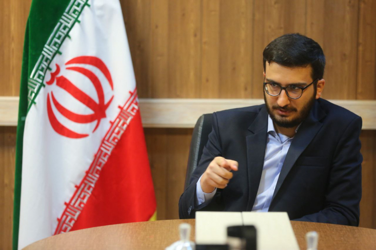 با اجرای «بنزین برای همه»، توزیع یارانه بنزین عادلانه خواهد شد/ اگر این طرح ذیل برنامه جامع تعریف نشود در بلندمدت میتواند برای کشور آسیبزا باشد پژوهشگر انرژی گفت: طرح بنزین برای همه به شرط اجرای صحیح در کوتاهمدت به توزیع عادلانه یارانه بنزین و حذف تورم ناشی از واردات بنزین کمک میکند اما در بلندمدت اگر ذیل یک برنامه جامع تعریف نشود میتواند چالش آفرین شود.