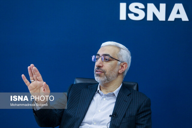 رئیس سازمان بورس ضمن اعلام اینکه فروش سهام عدالت فعلا در دستور کار نیست، گفت: سود سهام در دو مرحله پرداخت می‌شود؛ یک مرحله در آذرماه و مرحله دیگر پایان سال جاری است.
