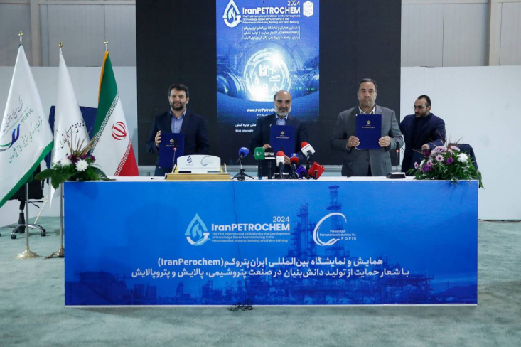 با هدف تسهیل روند ایجاد واجرای پروژه صنعتی پارک پتروشیمیایی منطقه آزاد مهران تفاهم نامه سه جانبه بین دبیرخانه شورایعالی مناطق آزاد، شرکت صنایع پتروشیمی خلیج فارس واستانداری ایلام امضا شد.
