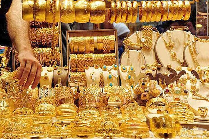 چرا با وجود کاهش قیمت انس جهانی، طلا در ایران ارزان نشد؟ رییس اتحادیه طلا و جواهر تهران گفت: با وجود کاهش قیمت طلای جهانی، به دلیل بالا بودن قیمت ارز و قفل بودن معاملات، قیمت ها در بازار داخل آنطور که انتظار می رفت کاهش نیافت.