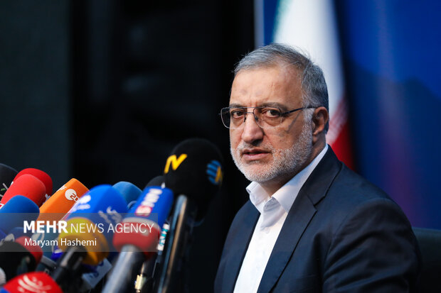 تحویل ۶۰ دستگاه پله برقی برای نوسازی پلههای عابر پیاده شهردار تهران از تحویل ۶۰ دستگاه پله برقی برای نوسازی پلههای عابر پیاده خبر داد.
