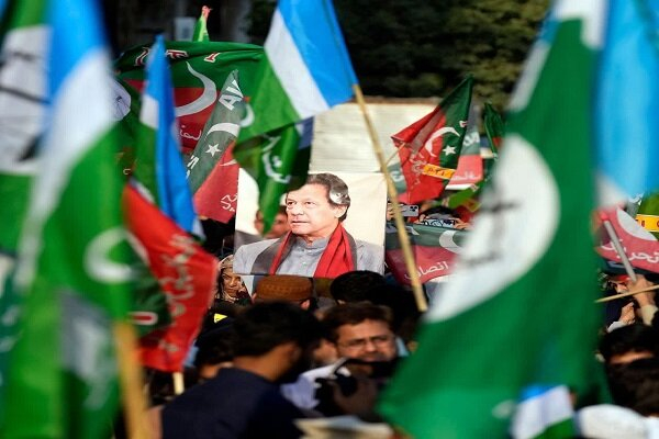سخنگوی وزارت خارجه آمریکا مدعی شد کشورش قصد مداخله در دولت جدید پاکستان را ندارد.

