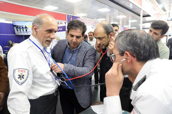 کارشناس اورژانس ۱۱۵ اصفهان موفق به اختراع گوشی پزشکی آموزشی ۴ نفره، جهت سمع همزمان صداهای بدن شد.

