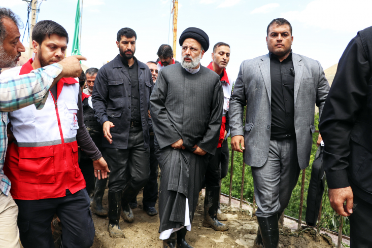 بازدید میدانی رئیس جمهور از مناطق سیلزده بلوچستان/ درخشش نور امید در چشمان سیلزدگان سیستان/ دولت در کنار مردم است رئیس جمهور در بازدید از مناطق سیلزده بلوچستان، بر تسریع در روند امدادرسانی تاکید کرد و گفت که دولت با تمام توان در کنار سیلزدگان خواهد بود.