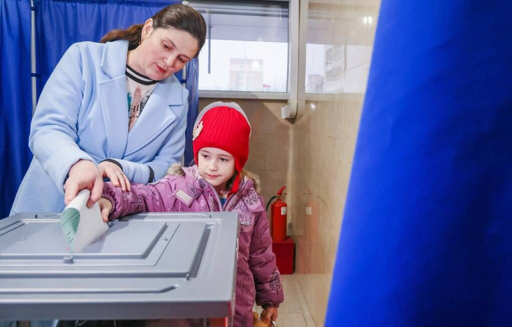 کمیسیون‌های محلی انتخابات روسیه می‌گوید که بیش از یک هزار و ۲۰۰ شعبه اخذ رای‌ در جمهوری‌های تازه پیوسته به این کشور برای شهروندان روسی وجود دارد و شهروندان می‌توانند در این انتخابات شرکت کنند.

