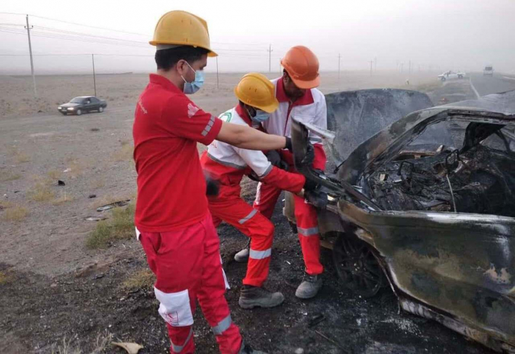 رانندگانی که به مقصد نمیرسند تخته گاز رفته بود تا زودتر برسد؛ میخواست سر راحت بر بالین بگذارد و خستگی چند روز رانندگی در جاده را از تن به در کند اما نمیدانست همین خواب آلودگی جان شیرینش را در ابتدای سال راهی دیار ابدی می کند.