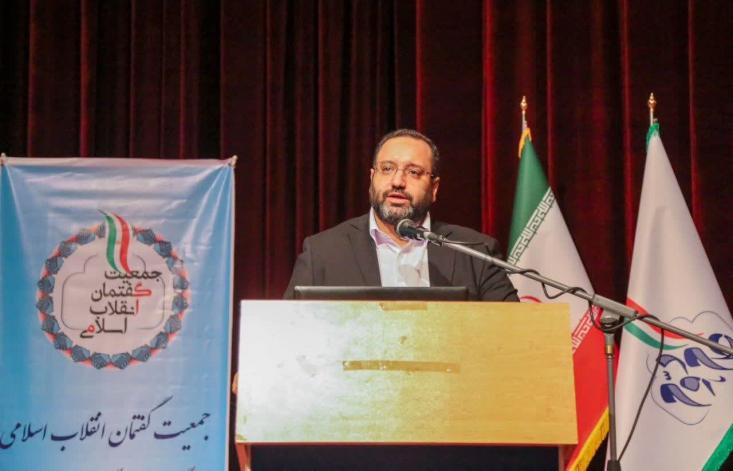 تغییر نظم جهانی در موج جدید بیداری اسلامی/ پرهیز از نگاه قبیلهای زمینه ساز وحدت است دبیرکل جمعیت گفتمان انقلاب اسلامی گفت: ترویج فرهنگ گفتگو، مفاهمه و نقد منصفانه و سازنده، ترجیح منافع ملی به جای منافع جناحی، پرهیز از قضاوتهای ناعادلانه و نسبتهای ناروا، تخریب و نگاه قبیلهای و شفافیت در عملکردها موجب وحدت و انسجام ملی میشود.