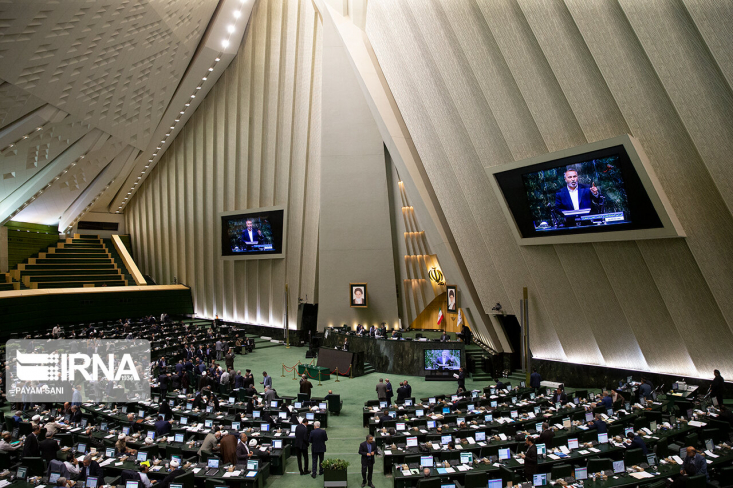 نمایندگان مجلس شورای اسلامی ایرادات شورای نگهبان به لایحه تجارت را رفع کردند.

