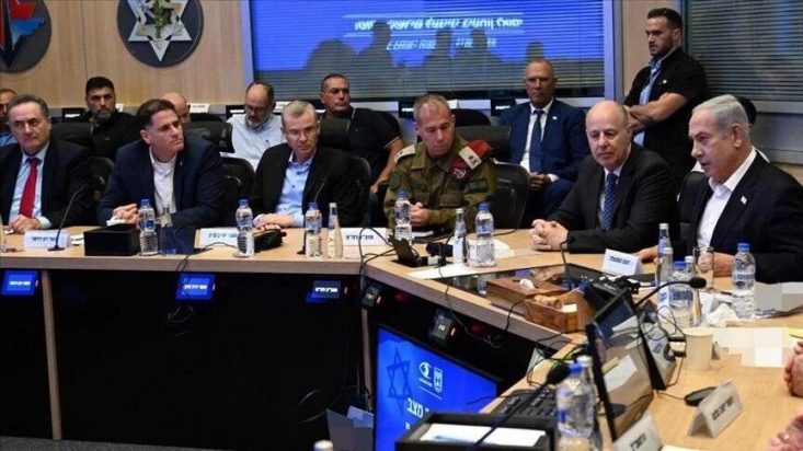 منابع خبری شنبه شب گزارش دادند که کابینه رژیم صهیونیستی امشب در تل‌آویو برای بررسی اوضاع بحرانی در فلسطین اشغالی تشکیل جلسه خواهد داد.

