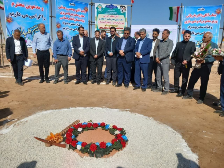 آغاز طرح آمادهسازی معابر نهضت ملی مسکن گرمسار با حضور معاون وزیر راه عملیات اجرایی آمادهسازی معابر سایت نهضت ملی مسکن گرمسار روز پنجشنبه با حضور معاون مسکن وزیر راه و شهرسازی در قالب سفر دوم رئیس جمهور به استان سمنان آغاز شد.