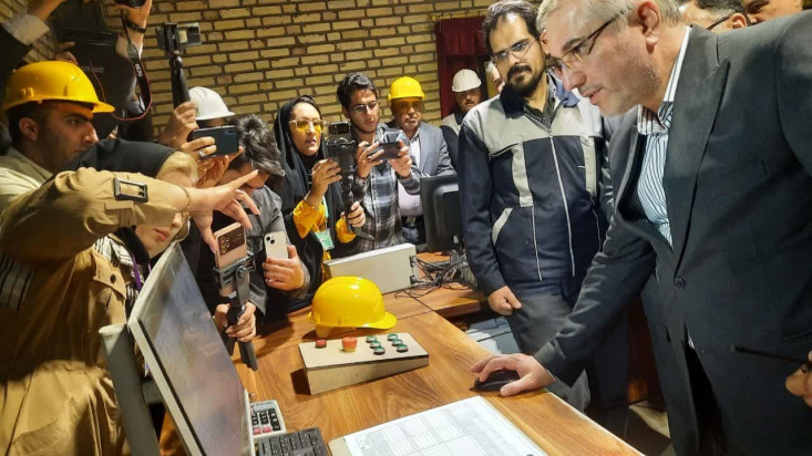 افتتاح بزرگترین کارخانه فروسیلیس ایران در دامغان با حضور معاون رئیس جمهور واحد تولیدی فروسیلیس در دامغان با حضور داودو منظور رییس سازمان برنامه و بودجه با ۱۵ هزار میلیارد ریال سرمایهگذاری به عنوان بزرگترین کارخانه فروسیلیس ایران بهرهبرداری شد.
