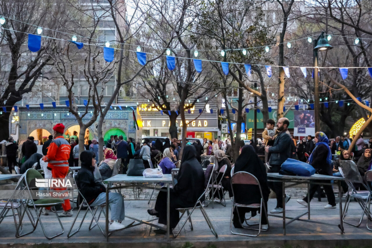 تهران در بهار طبیعت و قرآن حال و هوای خاصی داشت رییس شورای اسلامی شهر تهران در خصوص ویژه برنامههای نوروزی و رمضانی گفت: حال و هوای پایتخت در این ایام خاص و متفاوت بود.