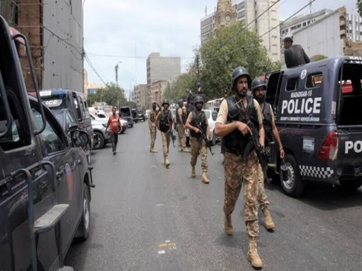 حمله انتحاری نافرجام به خودروی اتباع خارجی در کراچی پاکستان پلیس پاکستان اعلام کرد که نیروی امنیتی عملیات انتحاری برای هدف قرار دادن اتباع خارجی در شهر کراچی را خنثی کرده و موفق به کشتن ۲ تروریست شدند.