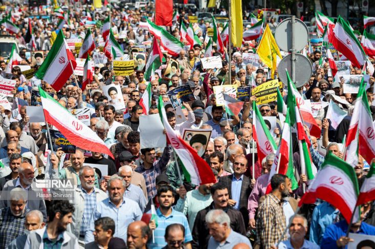 نمازگزاران تهرانی پس از برگزاری فریضه نماز جمعه این هفته پایتخت، در حمایت از عملیات «وعده صادق» راهپیمایی کردند.

