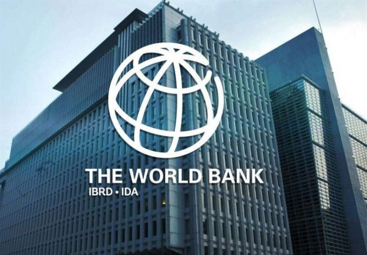 آمارهای بانک جهانی از کاهش ۳۷ درصدی فقر مطلق در ایران طی دو سال فعالیت دولت سیزدهم حکایت دارد.

