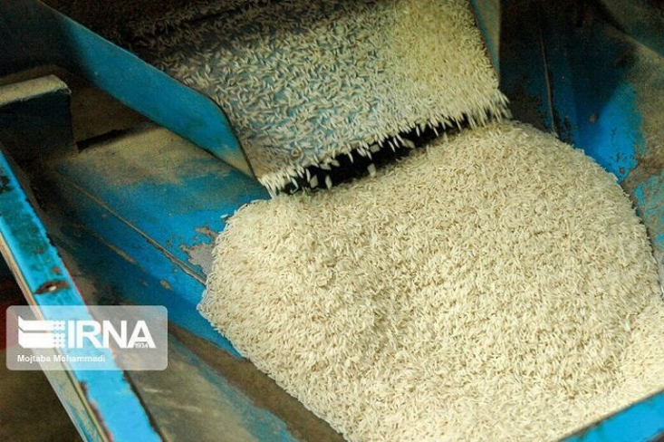 دبیر انجمن تولیدکنندگان و تامین‌کنندگان برنج ایران گفت: قیمت برنج ایرانی که سال ۱۴۰۱ تا مرز ۱۵۰ هزار تومان در هر کیلو افزایش یافته بود، با کاهش حدود ۵۰ درصدی در سال ۱۴۰۲ به ۸۰ هزار تومان کاهش یافت.

