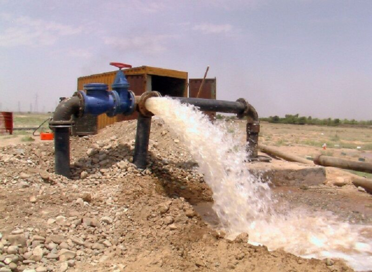 فرماندار جیرفت گفت: بیش از ۱۸۰ روستای بالای ۲۰ خانوار در این شهرستان فاقد آب آشامیدنی سالم هستند و برای پشت سر گذاشتن بحران و تنش آبی، به حفر ۱۶ حلقه چاه در این شهرستان نیاز است.


