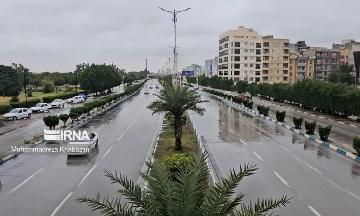 ادامه بارشها در مناطق غربی کشور، ارتفاعات البرز و سواحل دریای خزر امروز (دوشنبه)فعالیت سامانه بارشی در غرب، شمال غرب، ارتفاعات و دامنه های البرز و سواحل دریای خزر بهصورت رگبار و رعد و برق و گاهی وزش باد شدید ادامه دارد.
